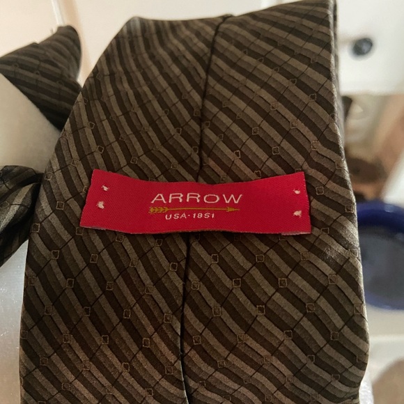 Arrow - Picture 4 of 4